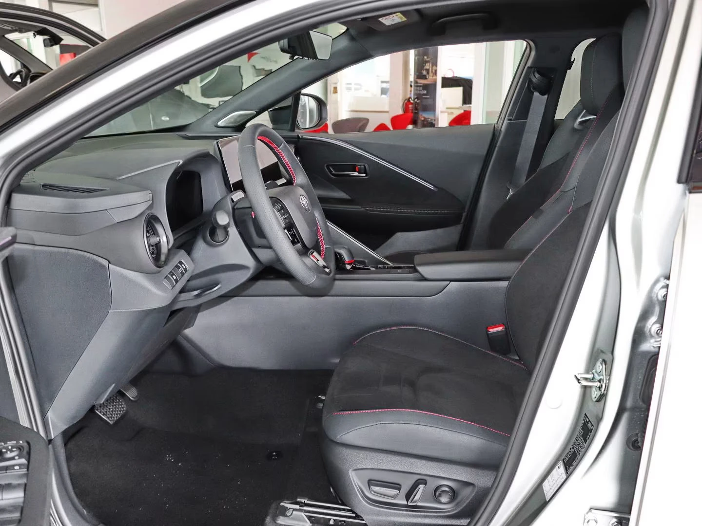 Toyota C-HR 2.0HEV/197HP/GR-SPORT/JBL/HUD/CAM/LED/CPLAY/795g - изображение 4