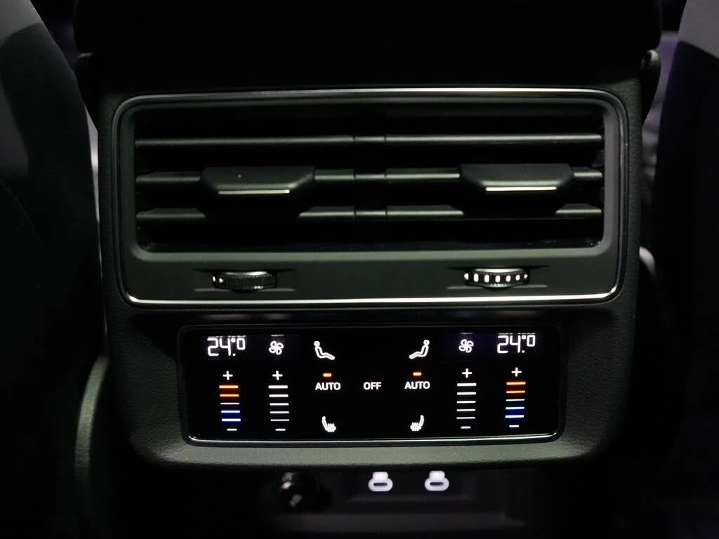 Audi SQ8 4.0 TFSI quattro* АвтоКредит* (Цена до БГ) , снимка 17 - Автомобили и джипове - 53870999