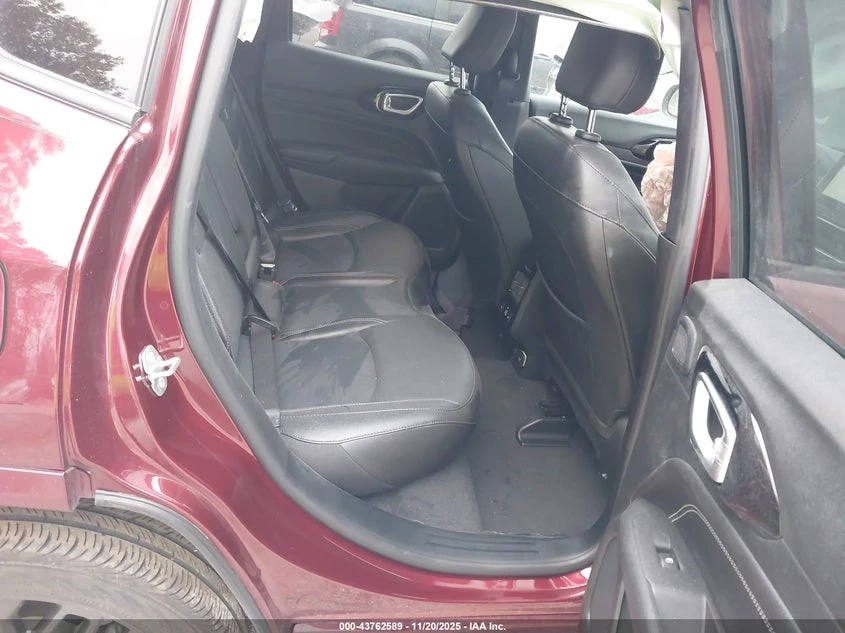 Jeep Compass 2.4L I-4 VVT, 177HP 4X4 Drive, снимка 8 - Автомобили и джипове - 53877616