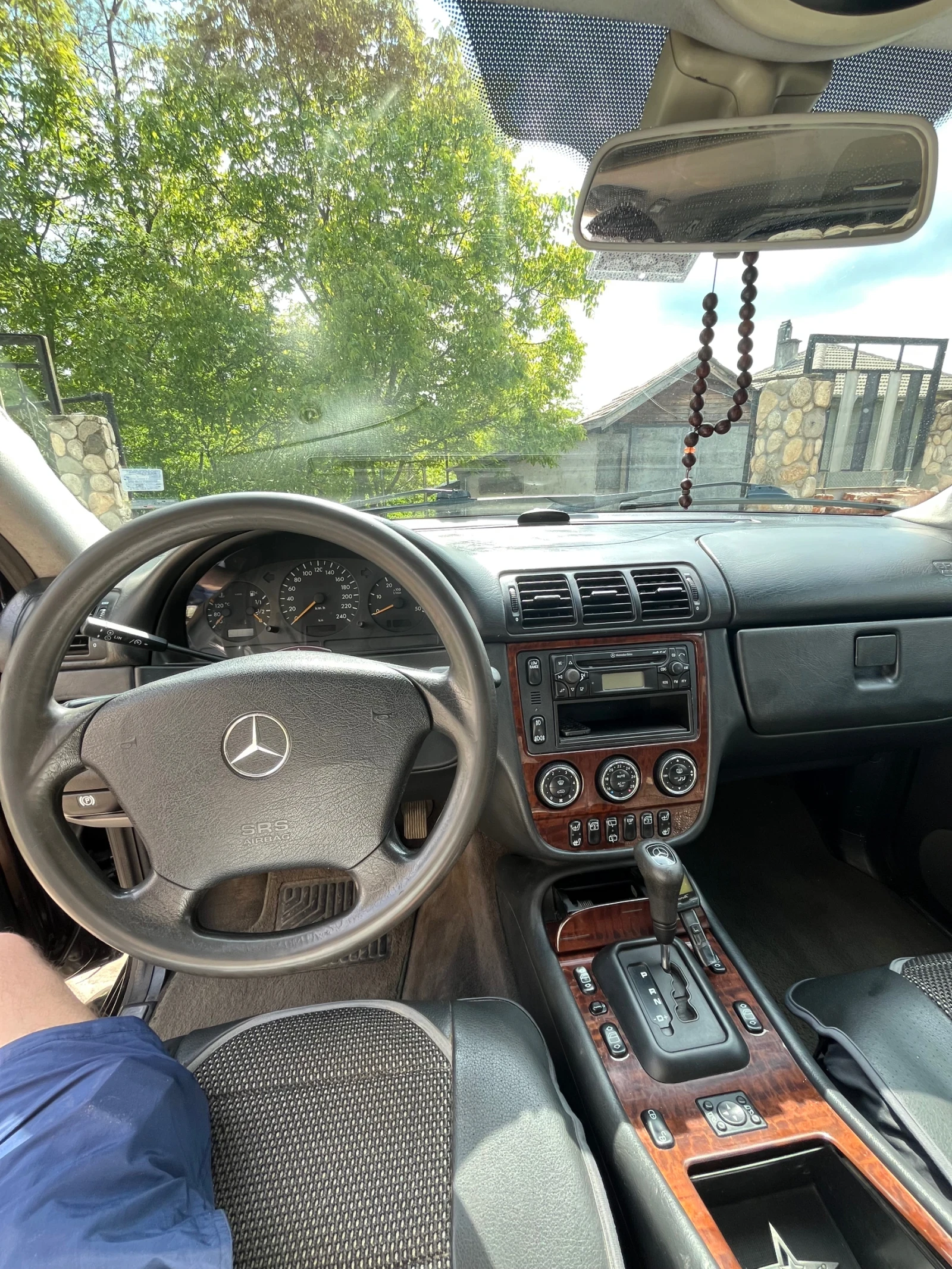 Mercedes-Benz ML 270, снимка 16 - Автомобили и джипове - 54576326