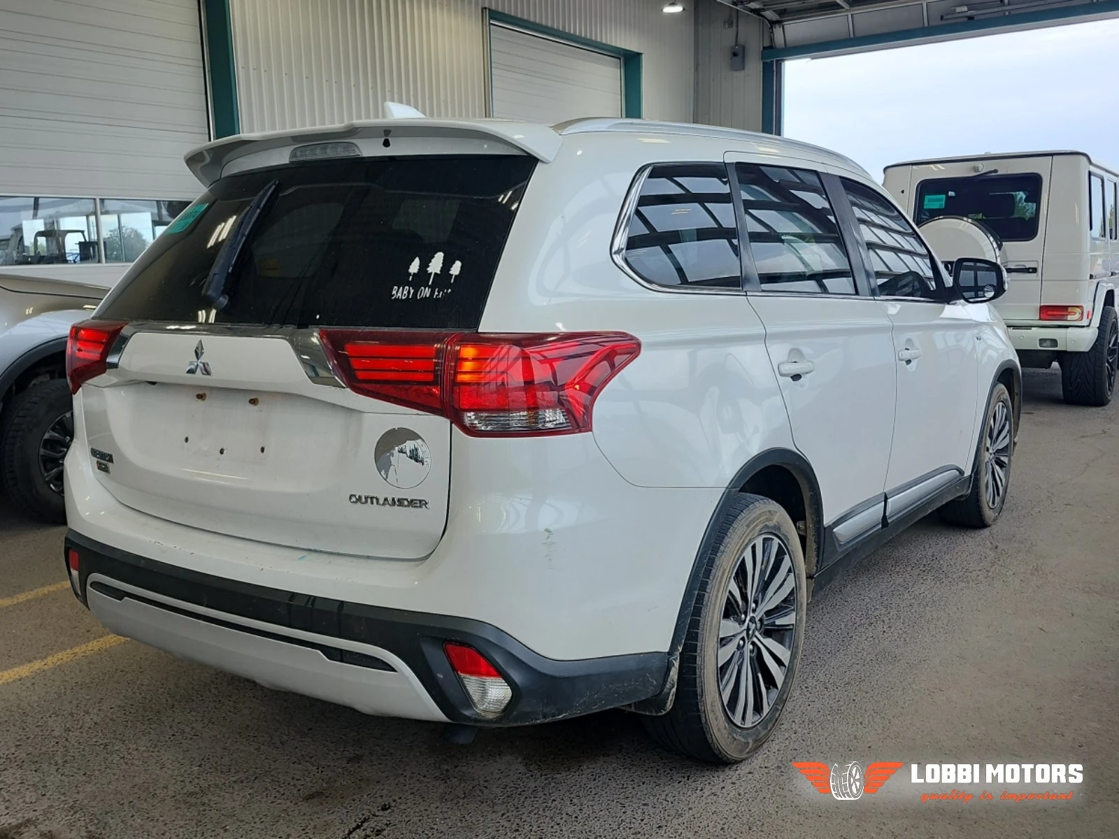 Mitsubishi Outlander, снимка 3 - Автомобили и джипове - 56103627