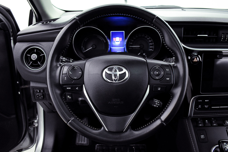 Toyota Auris 1.8i Hybrid 57000Km., снимка 11 - Автомобили и джипове - 45782206