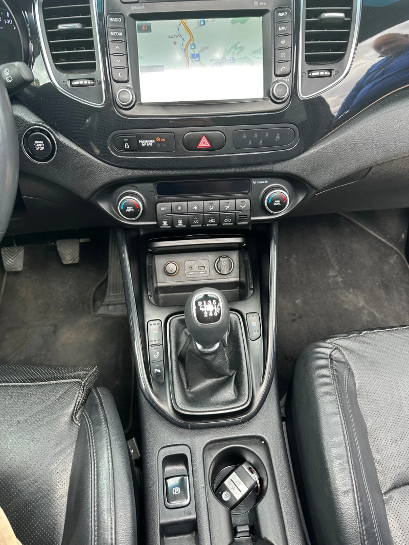 Kia Carens 1.7 135hp 7мест, снимка 12 - Автомобили и джипове - 52356653