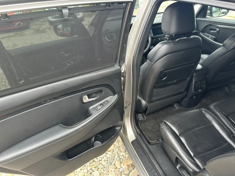 Kia Carens 1.7 135hp 7мест, снимка 10 - Автомобили и джипове - 52356653