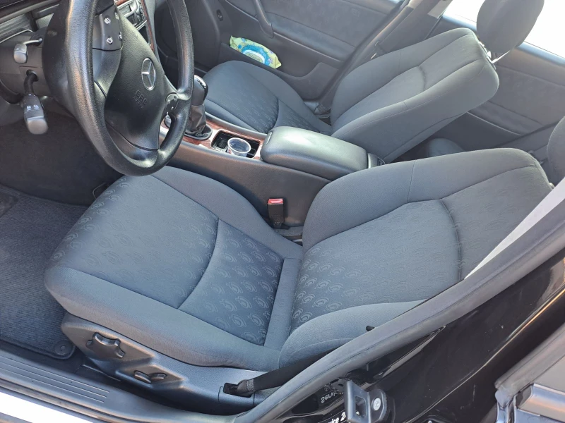 Mercedes-Benz C 180, снимка 8 - Автомобили и джипове - 52334893
