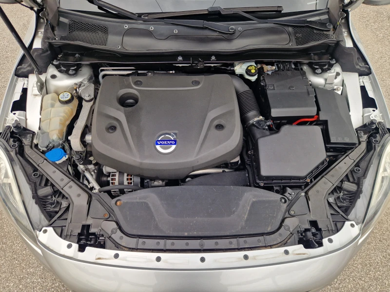 Volvo V40 D4 2.0d-190ps KOJA* NAVI* PODGREV, снимка 16 - Автомобили и джипове - 53564328