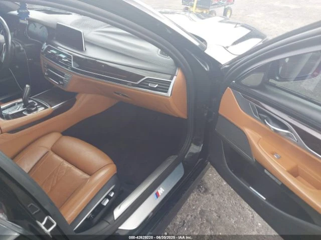 BMW 740 M* SPORT* ДИГИТАЛНО* ТАБЛО* ПОДГРЕВ* КАМЕРА* КЕЙЛЕ - изображение 9