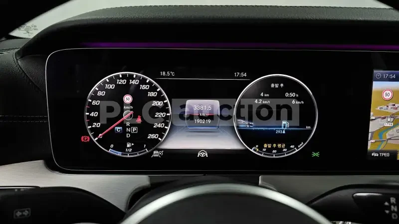 Mercedes-Benz CLS 400 4Matic* ОБДУХВАНЕ* КОЖЕН САЛОН, снимка 8 - Автомобили и джипове - 54066408