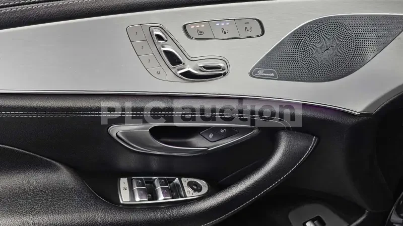 Mercedes-Benz CLS 400 4Matic* ОБДУХВАНЕ* КОЖЕН САЛОН, снимка 17 - Автомобили и джипове - 54066408