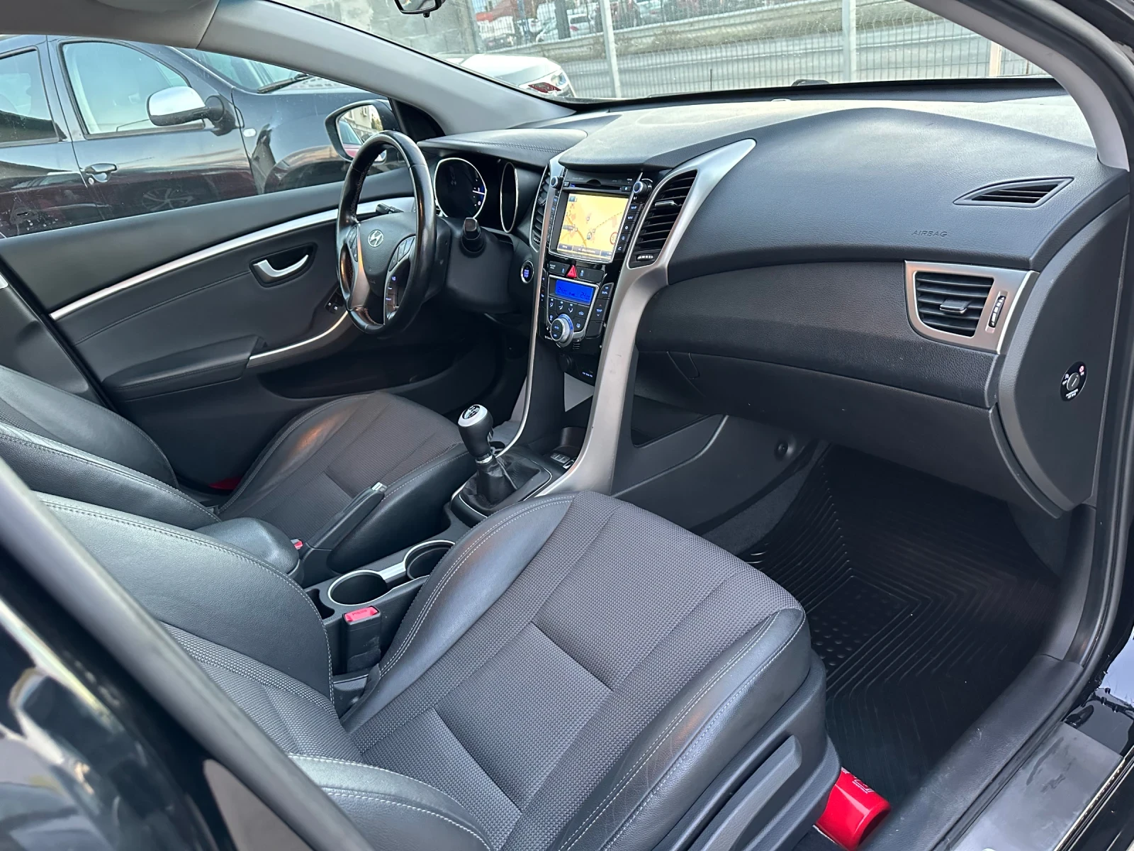 Hyundai I30 1.6crdi 6-скор. Камера! Нави! Keyless go! - изображение 9