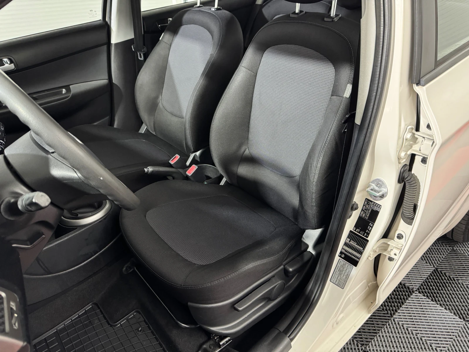 Hyundai I20 1.2 i - 5 ВРАТИ - Sound Edition, снимка 12 - Автомобили и джипове - 53870145