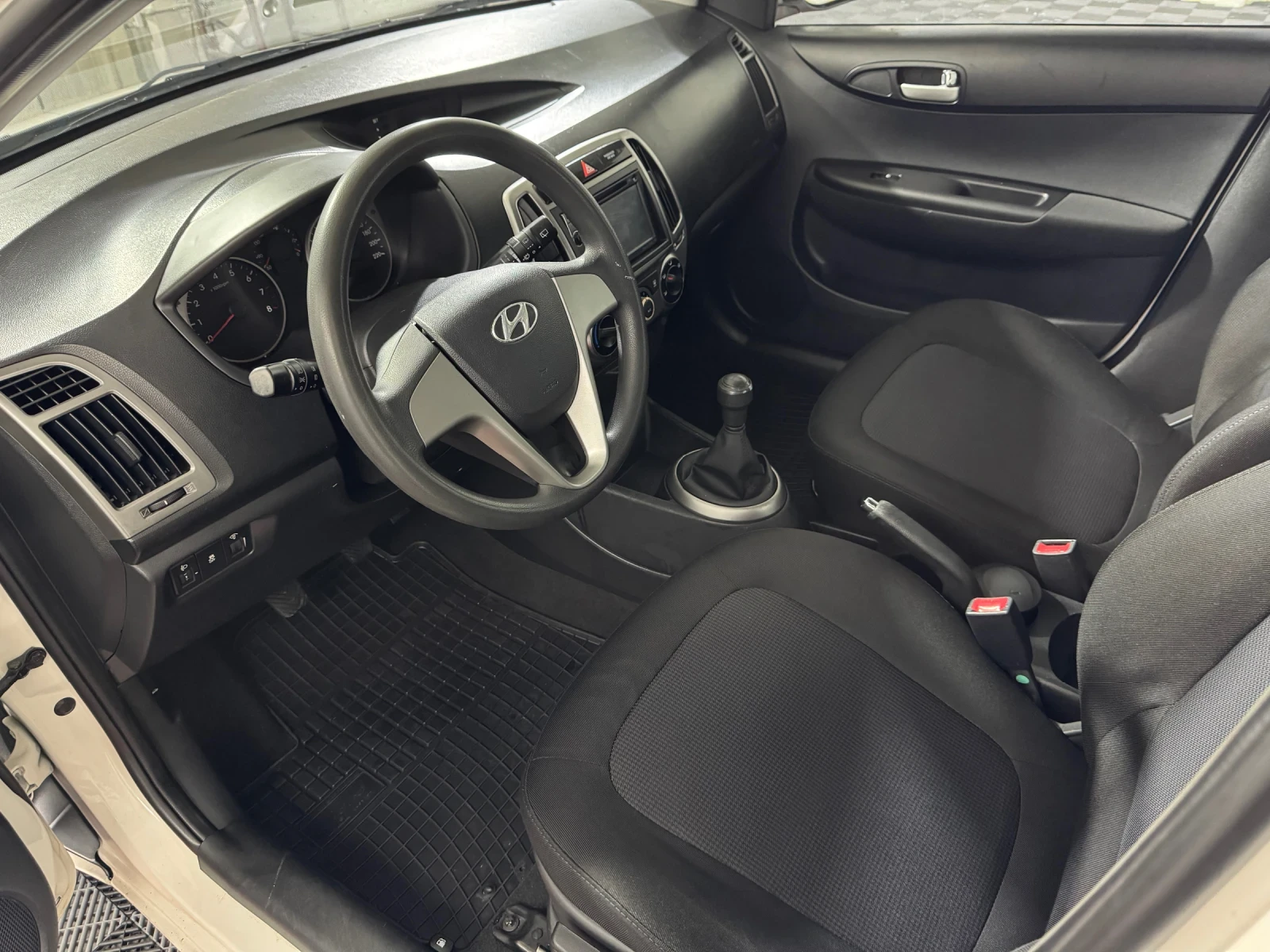 Hyundai I20 1.2 i - 5 ВРАТИ - Sound Edition, снимка 8 - Автомобили и джипове - 53870145