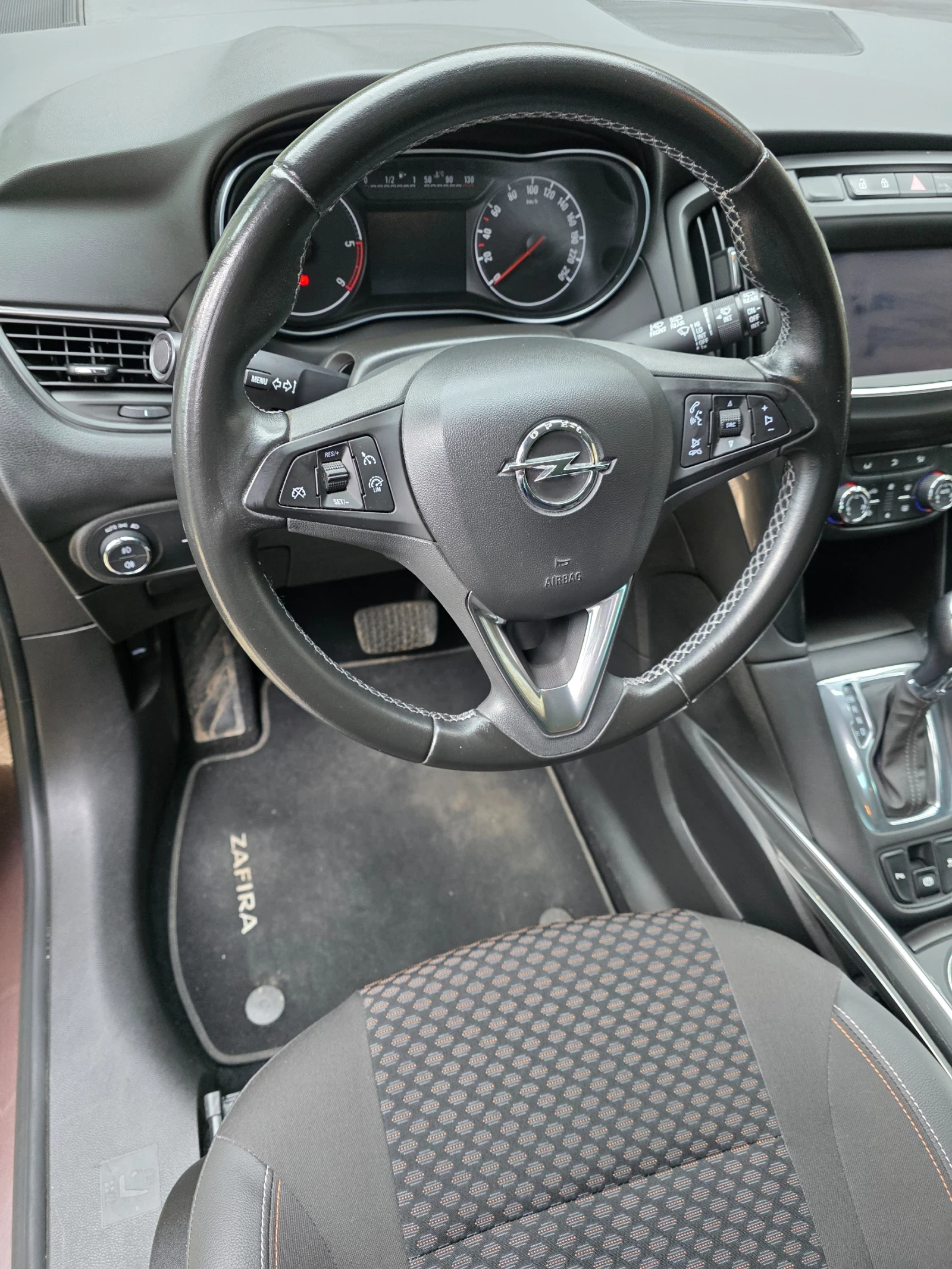 Opel Zafira, снимка 10 - Автомобили и джипове - 54020587