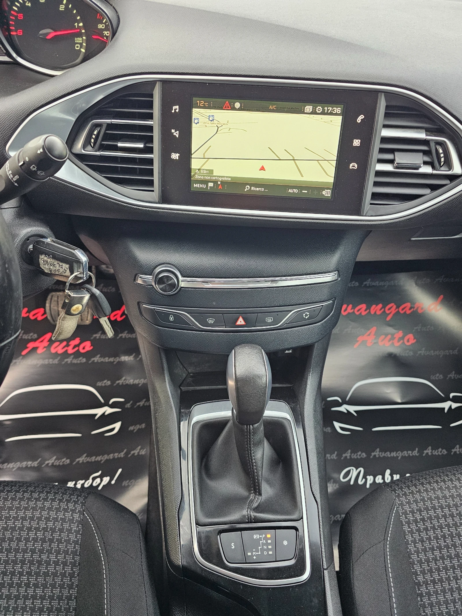 Peugeot 308 1.6HDI, 120к.с., Автоматик , снимка 11 - Автомобили и джипове - 54059963