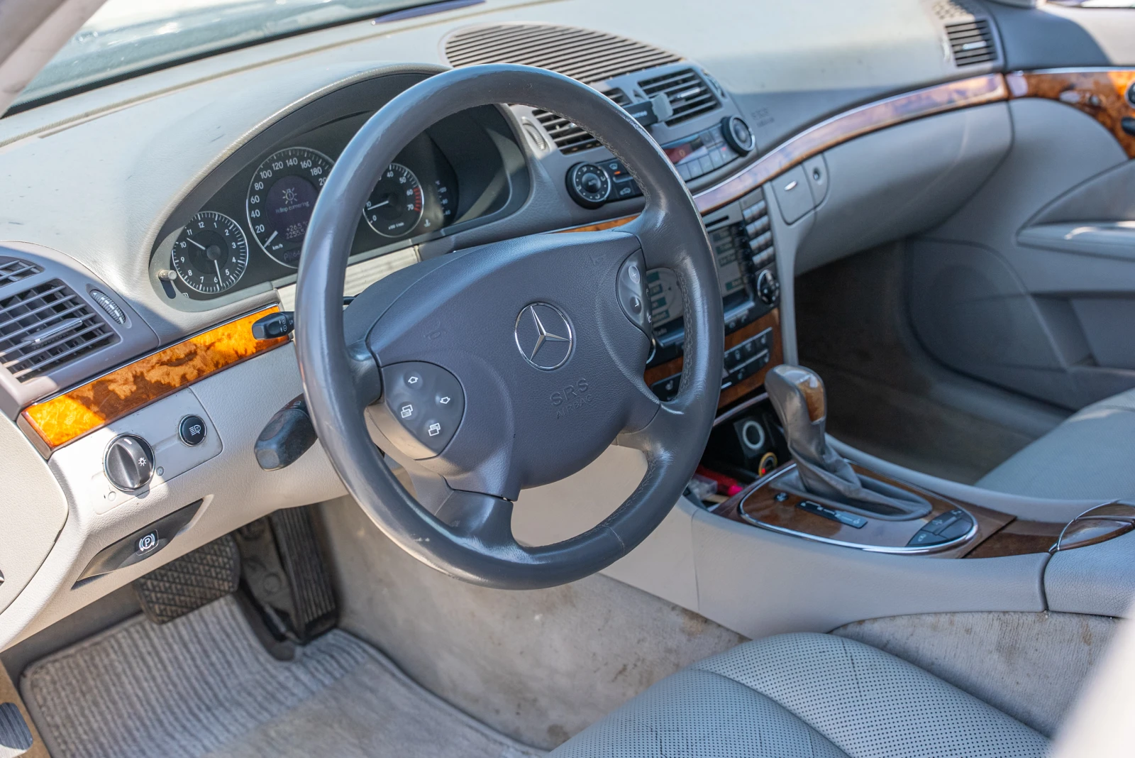 Mercedes-Benz E 500 LPG, снимка 5 - Автомобили и джипове - 54509475