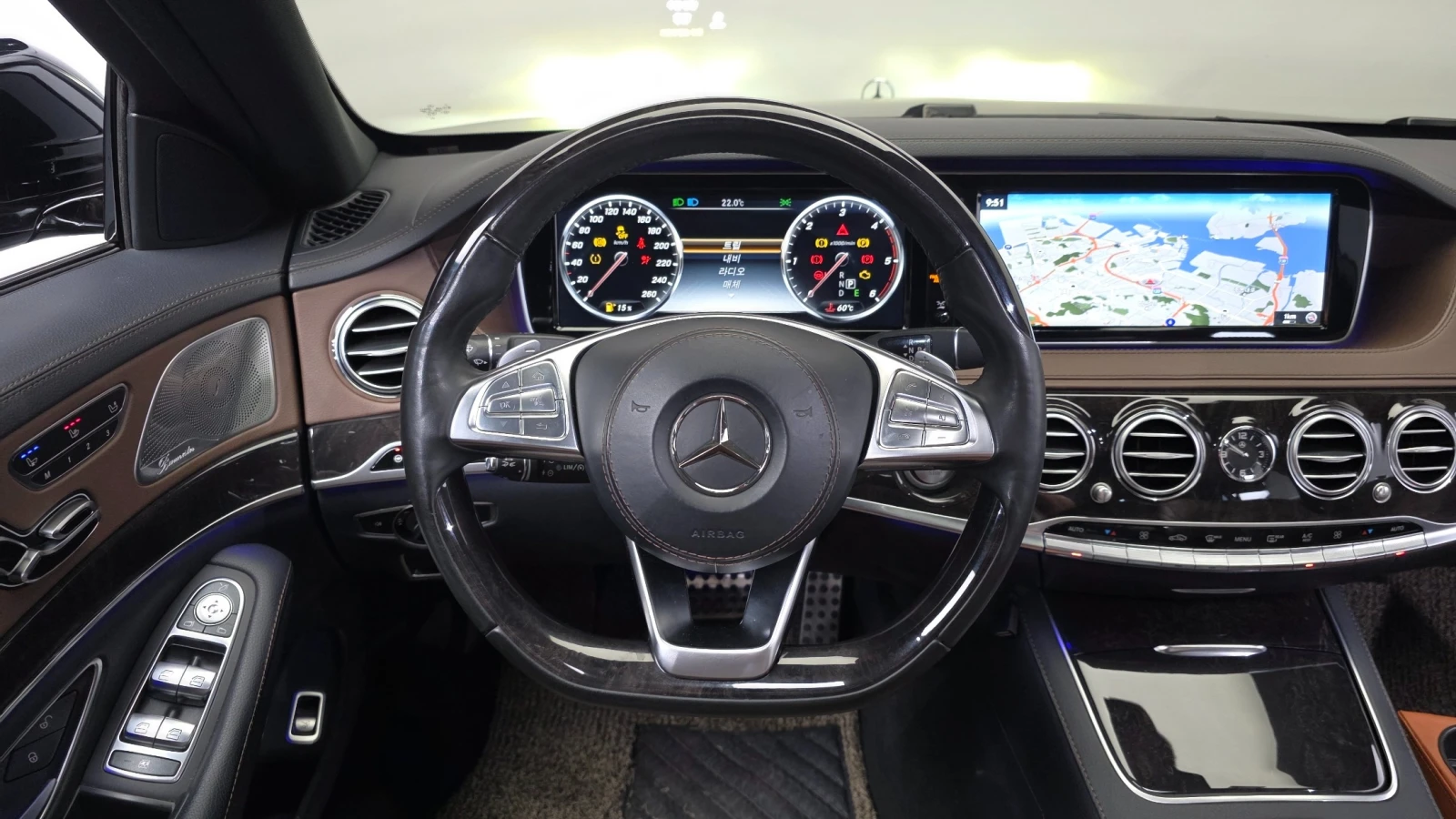 Mercedes-Benz S 350 AMG line/Head up/360 Cam/Кафяв салон/Обдух/HUD/, снимка 11 - Автомобили и джипове - 54747681
