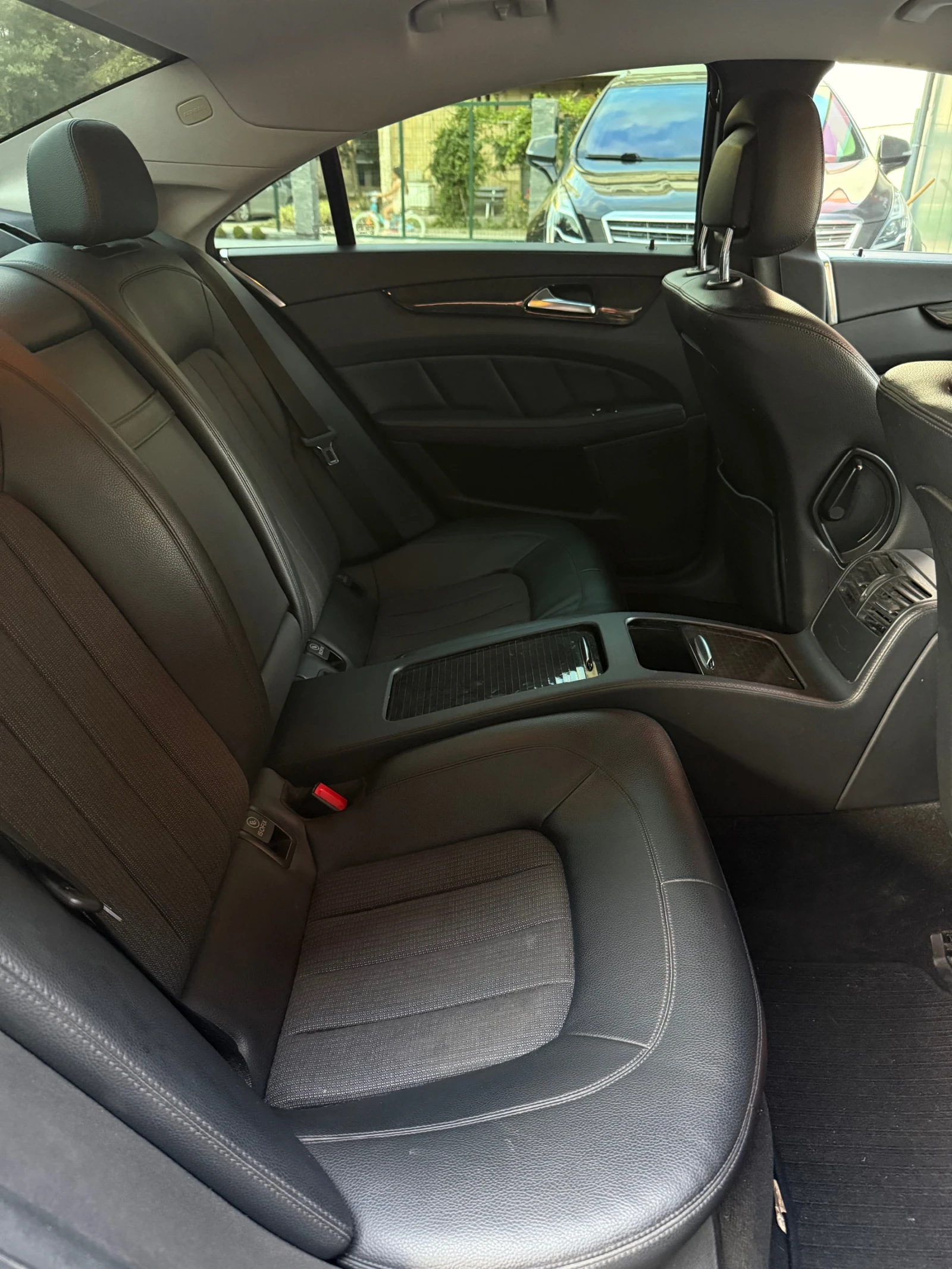 Mercedes-Benz CLS 350 * AMG Line* LED* BlackEdition* НА ПРУЖИНИ* , снимка 12 - Автомобили и джипове - 55318925