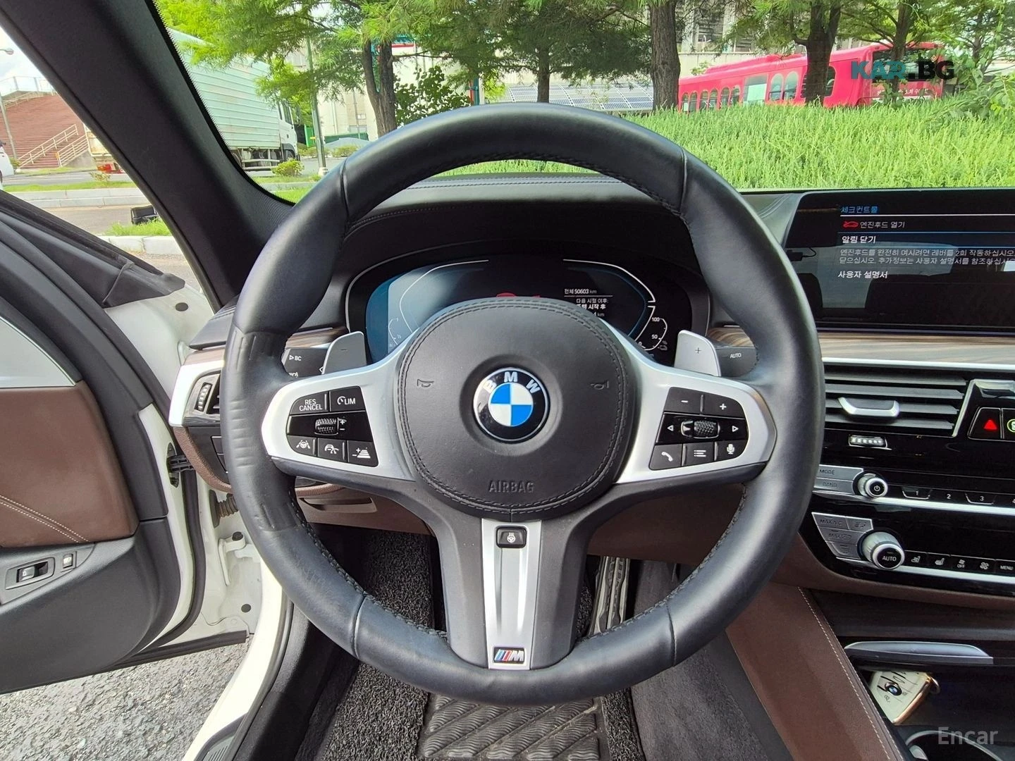 BMW 530E M SPORT* КОЖА* ПОДГРЕВ* HEADUP* 360* PANO, снимка 13 - Автомобили и джипове - 56061406