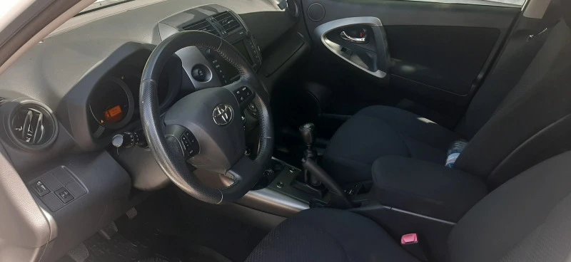 Toyota Rav4, снимка 11 - Автомобили и джипове - 47457779