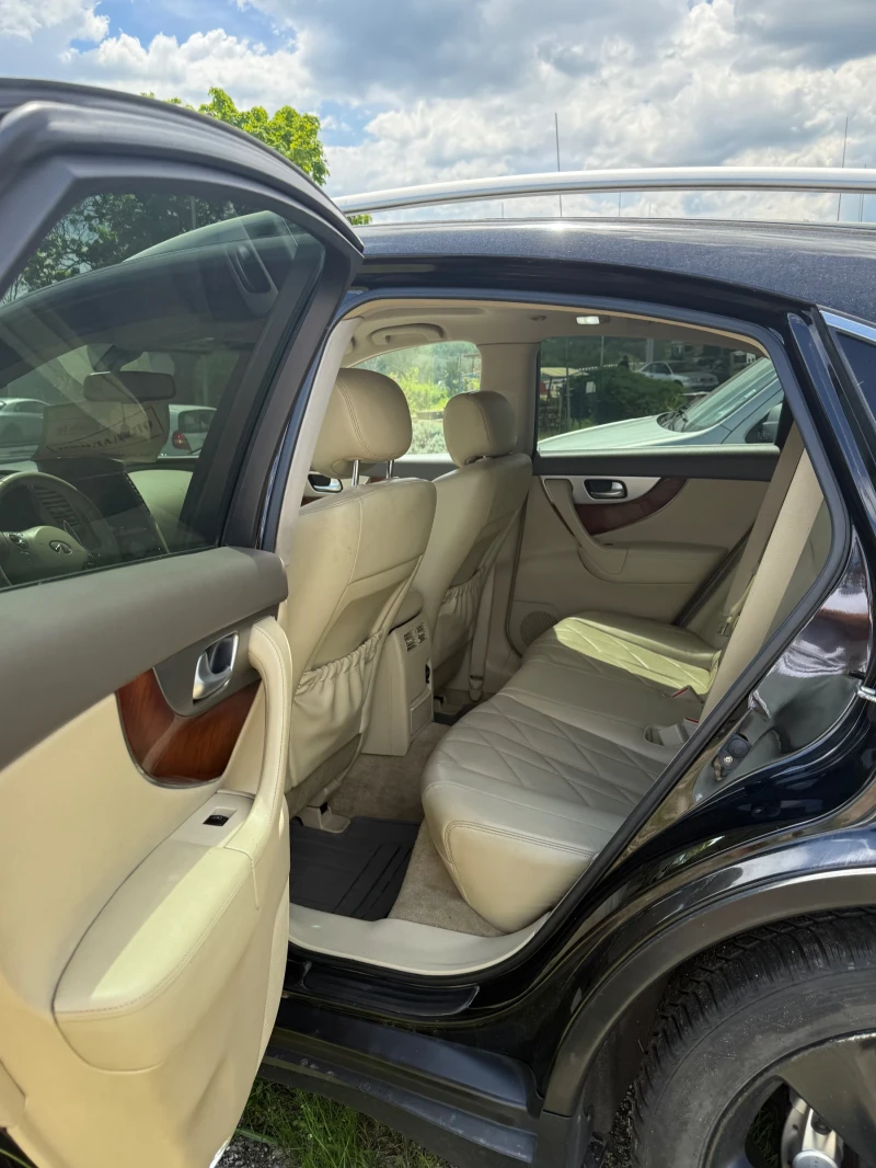 Infiniti QX70 S, снимка 11 - Автомобили и джипове - 52592991