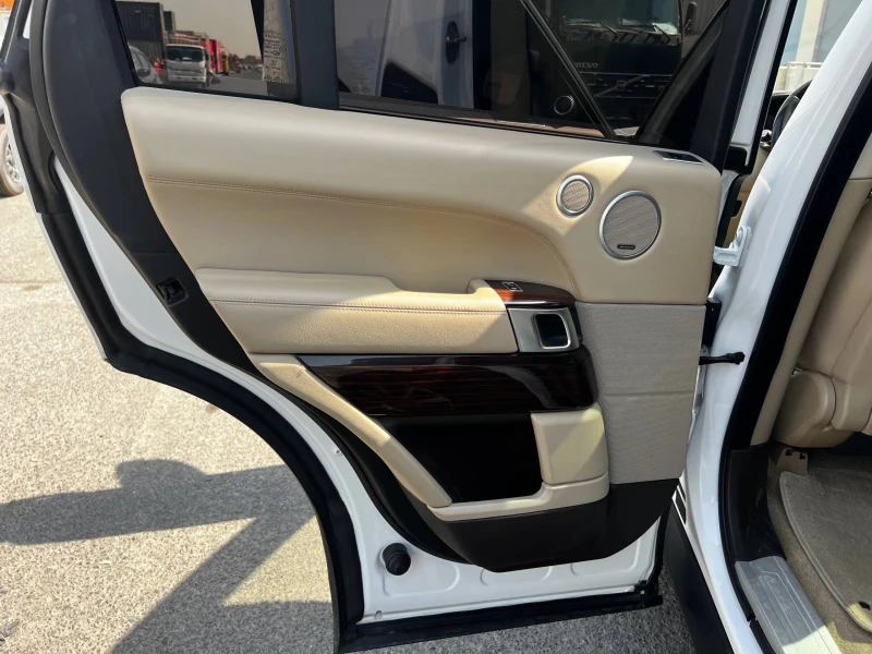 Land Rover Range rover Vogue 5.0 V8   2015 / 166 000 км / ОЧАКВАН ВНОС, снимка 14 - Автомобили и джипове - 51994408