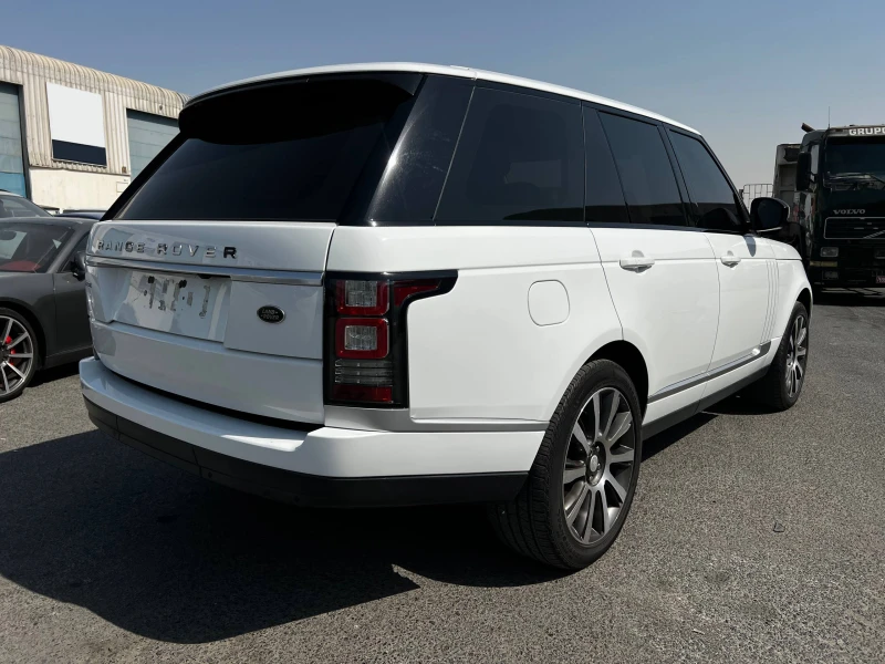 Land Rover Range rover Vogue 5.0 V8   2015 / 166 000 км / ОЧАКВАН ВНОС, снимка 4 - Автомобили и джипове - 51994408