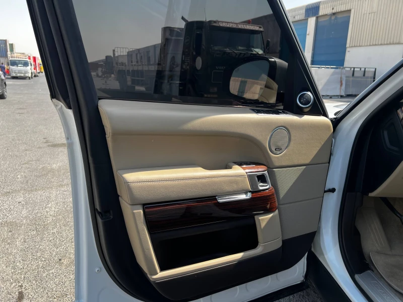 Land Rover Range rover Vogue 5.0 V8   2015 / 166 000 км / ОЧАКВАН ВНОС, снимка 10 - Автомобили и джипове - 51994408