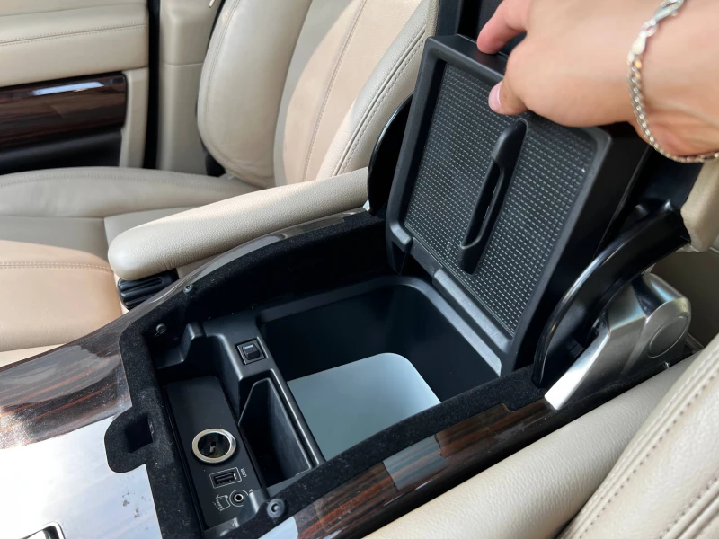 Land Rover Range rover Vogue 5.0 V8   2015 / 166 000 км / ОЧАКВАН ВНОС, снимка 11 - Автомобили и джипове - 51994408