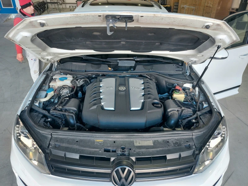 VW Touareg R 4.2 TDI V8, снимка 14 - Автомобили и джипове - 52431673