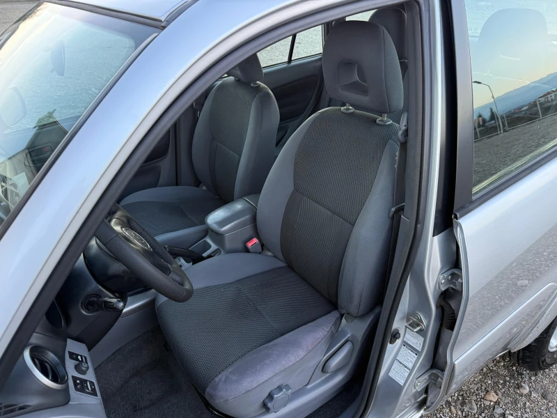 Toyota Rav4 2.0D4D 4x4/Навигация/Мултимедия/Собствен лизинг, снимка 9 - Автомобили и джипове - 52722487