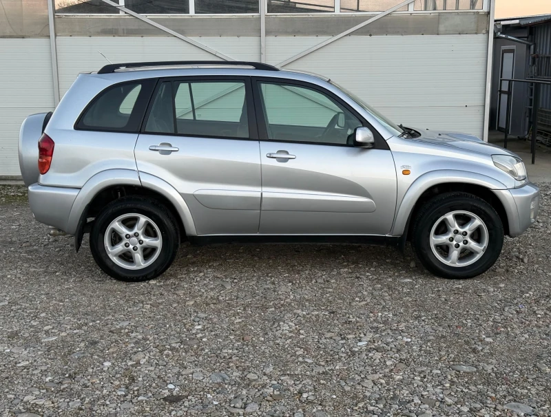 Toyota Rav4 2.0D4D 4x4/Навигация/Мултимедия/Собствен лизинг, снимка 3 - Автомобили и джипове - 52722487