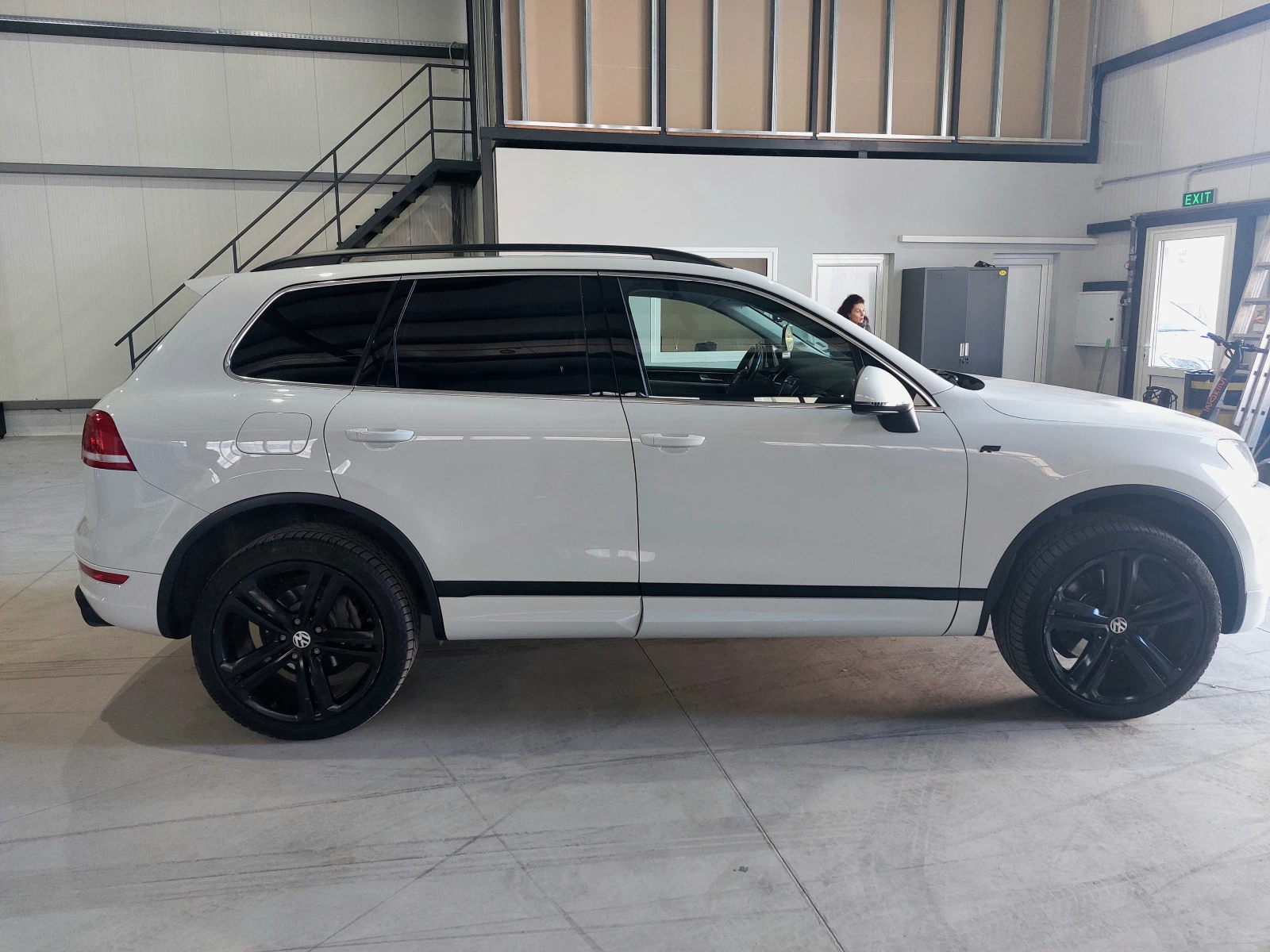 VW Touareg R 4.2 TDI V8 - изображение 3