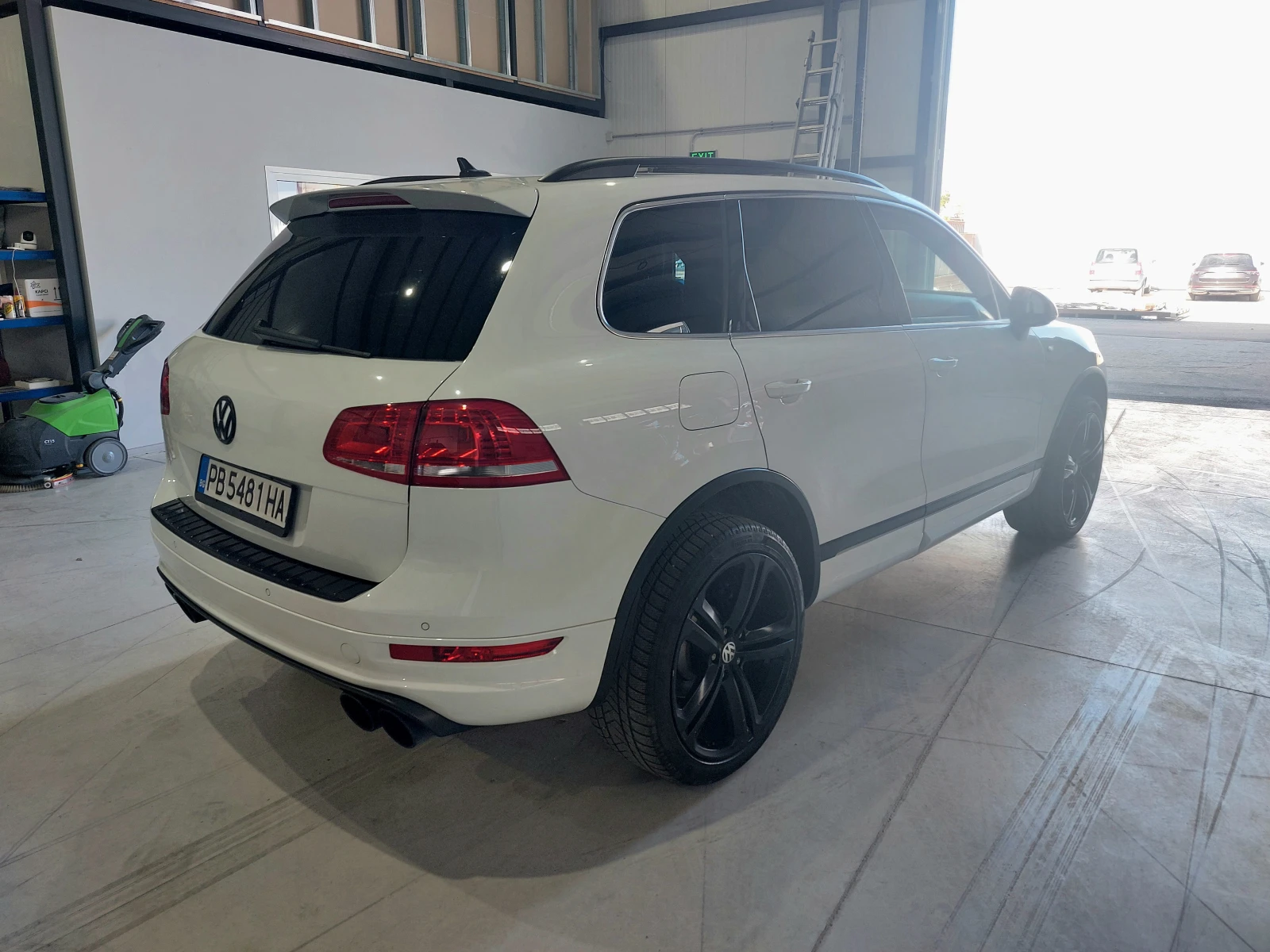 VW Touareg R 4.2 TDI V8 - изображение 4