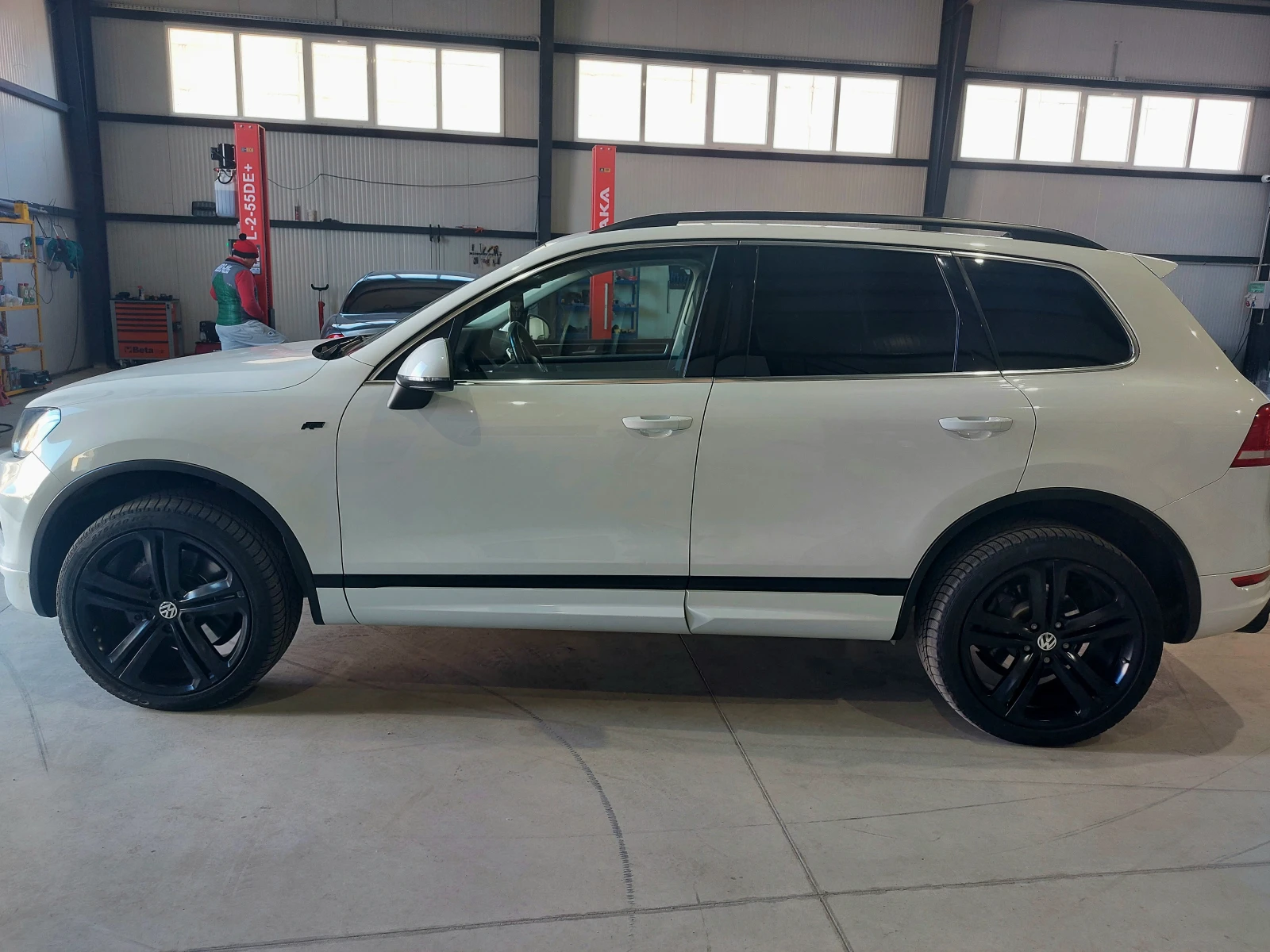 VW Touareg R 4.2 TDI V8 - изображение 7