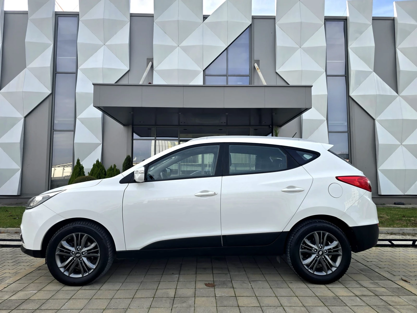 Hyundai IX35 2.0CRD 4×4 FACE NAVI AVTOMAT - изображение 8
