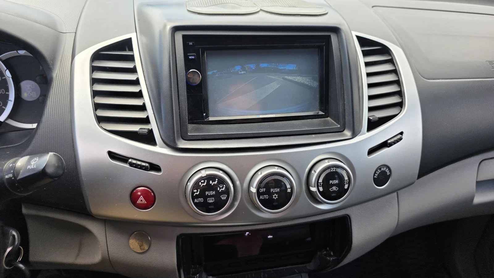 Mitsubishi L200 DI-D 2.5 Климатик 4X4, снимка 14 - Автомобили и джипове - 54342575