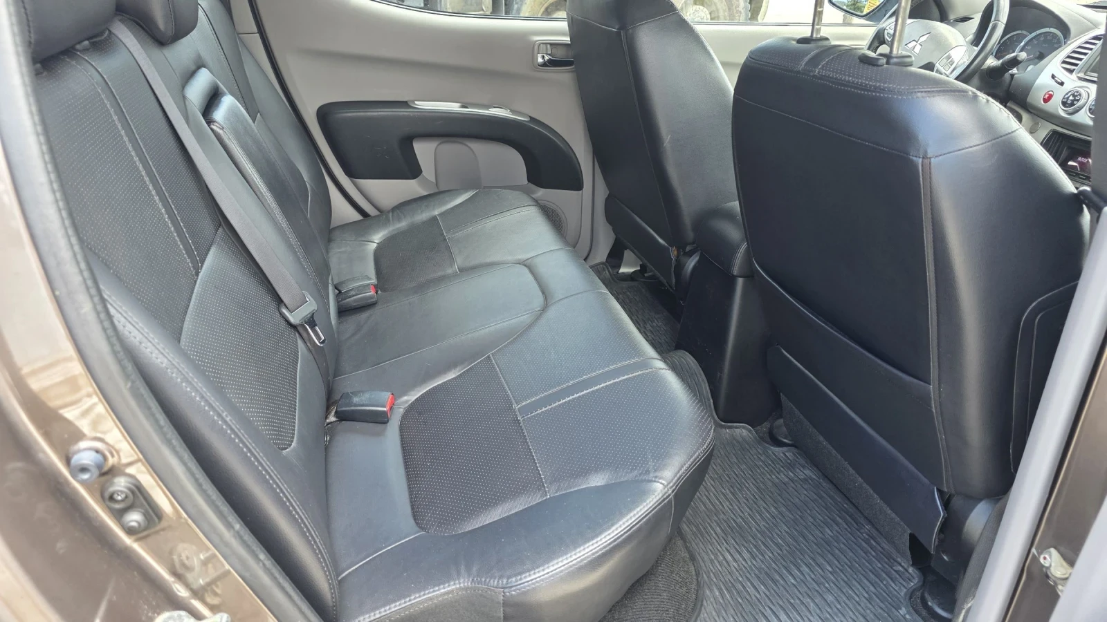 Mitsubishi L200 DI-D 2.5 Климатик 4X4, снимка 6 - Автомобили и джипове - 54342575