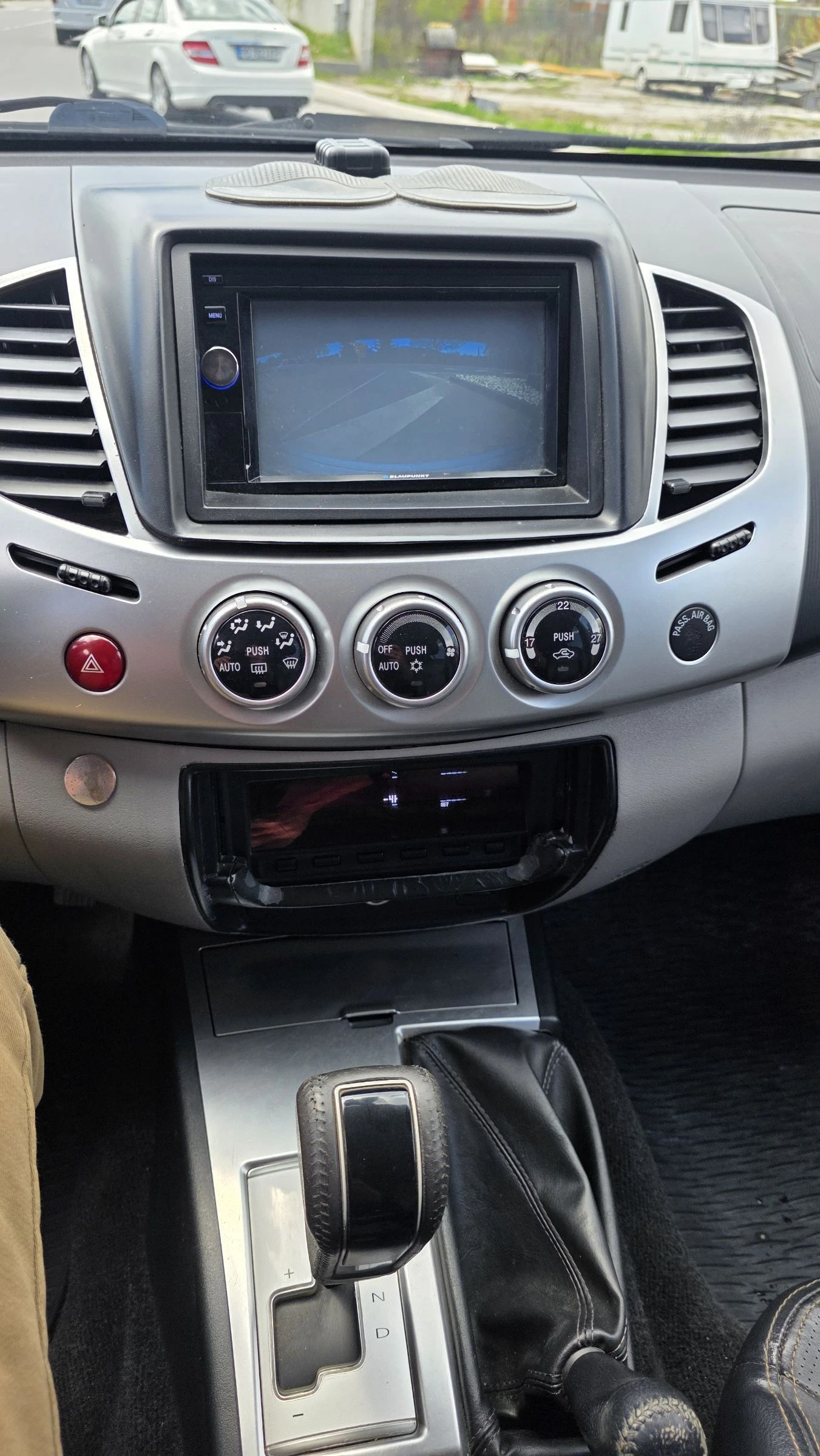 Mitsubishi L200 DI-D 2.5 Климатик 4X4, снимка 15 - Автомобили и джипове - 54342575