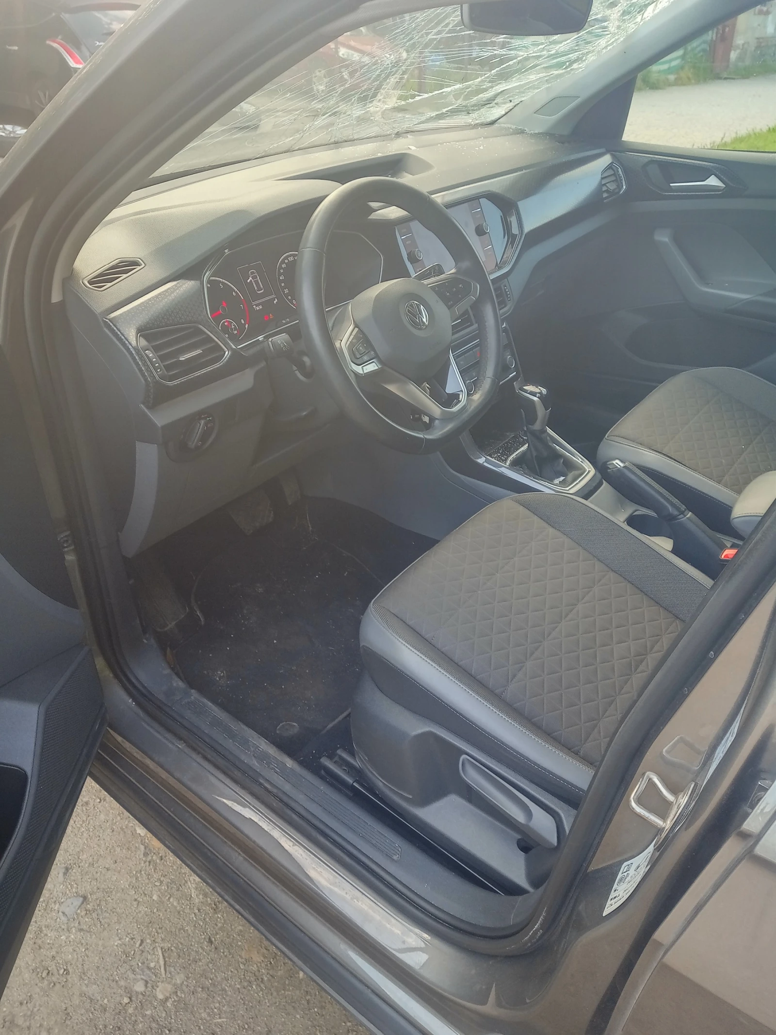 VW T-Cross 1.0, снимка 6 - Автомобили и джипове - 54446851