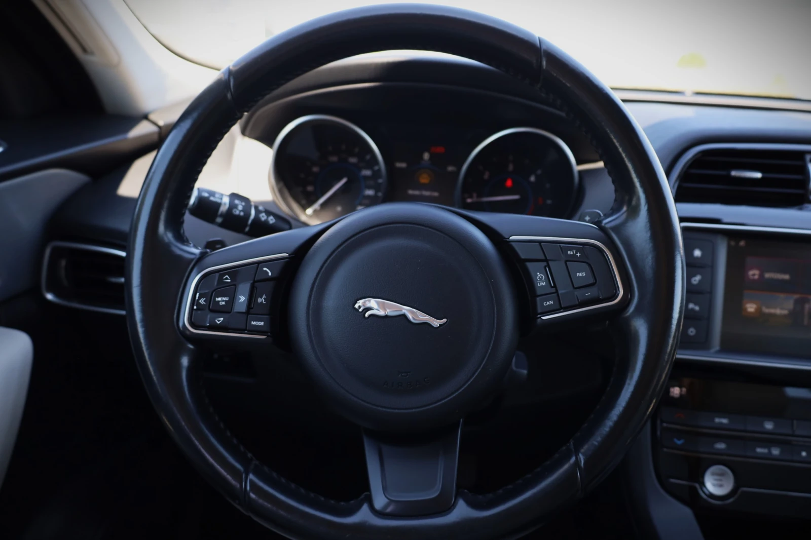 Jaguar F-PACE 2.0 D, снимка 10 - Автомобили и джипове - 54701297