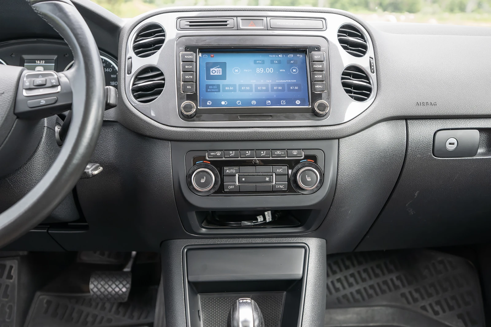 VW Tiguan, снимка 9 - Автомобили и джипове - 55163002