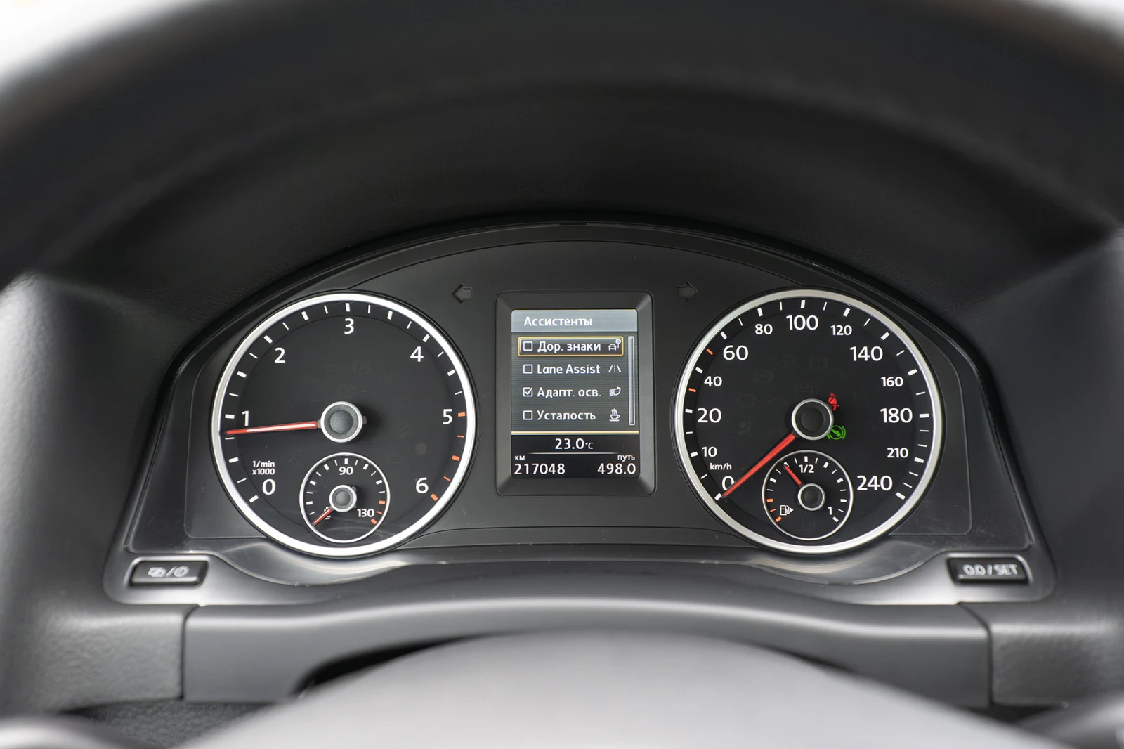 VW Tiguan, снимка 12 - Автомобили и джипове - 55163002