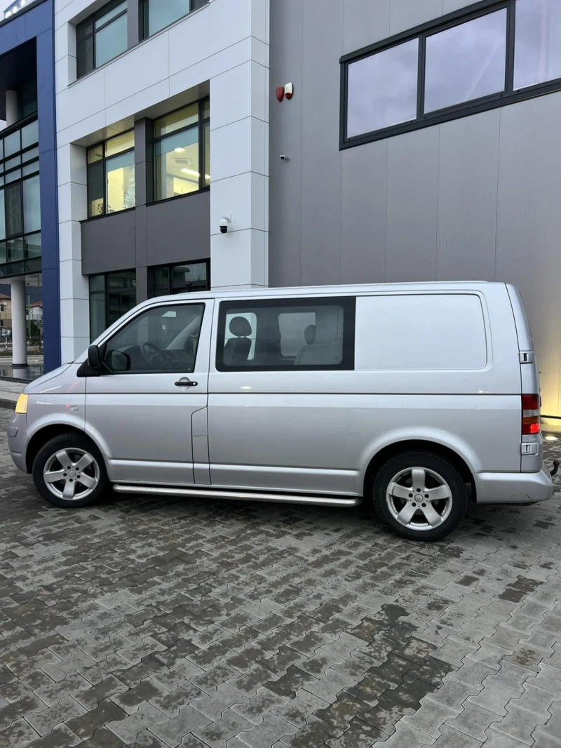 VW T5 Топ състояние, снимка 3 - Бусове и автобуси - 48213415