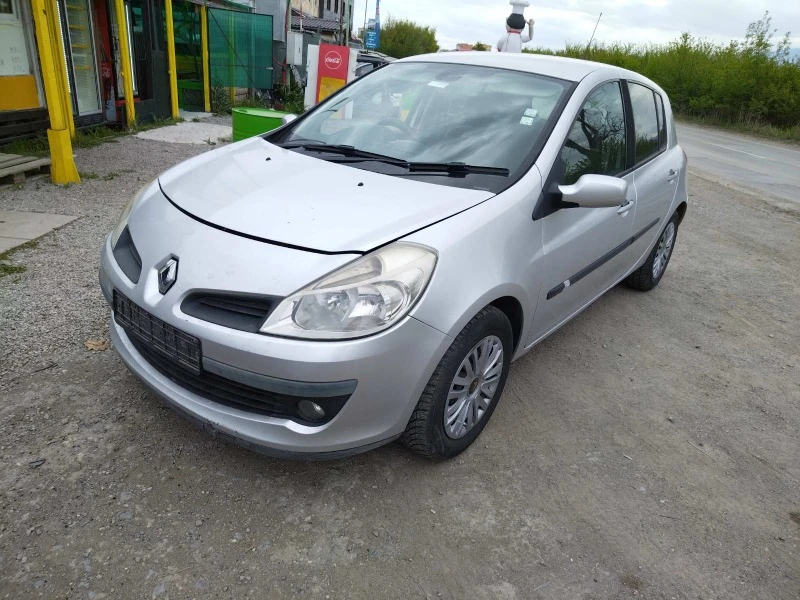 Renault Clio 1.4i, снимка 1 - Автомобили и джипове - 40575658