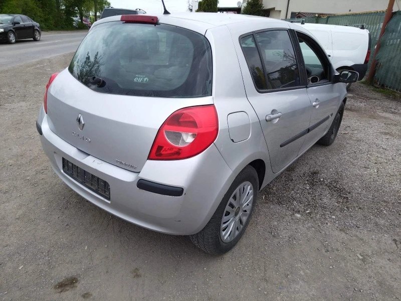 Renault Clio 1.4i, снимка 4 - Автомобили и джипове - 40575658