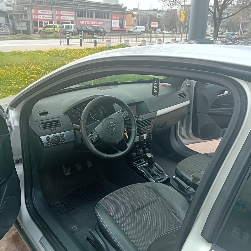 Opel Astra, снимка 4 - Автомобили и джипове - 46152513