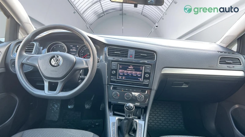 VW Golf 1.6 TDi, снимка 12 - Автомобили и джипове - 48445435