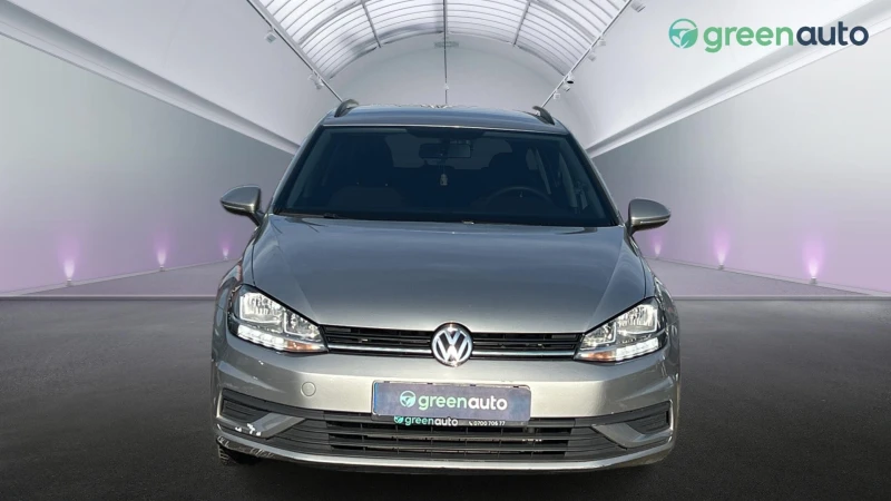 VW Golf 1.6 TDi, снимка 4 - Автомобили и джипове - 48445435