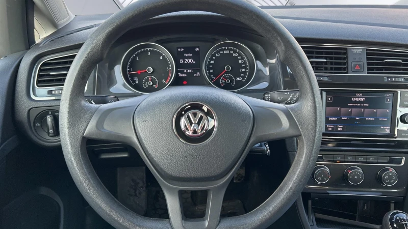 VW Golf 1.6 TDi, снимка 13 - Автомобили и джипове - 48445435