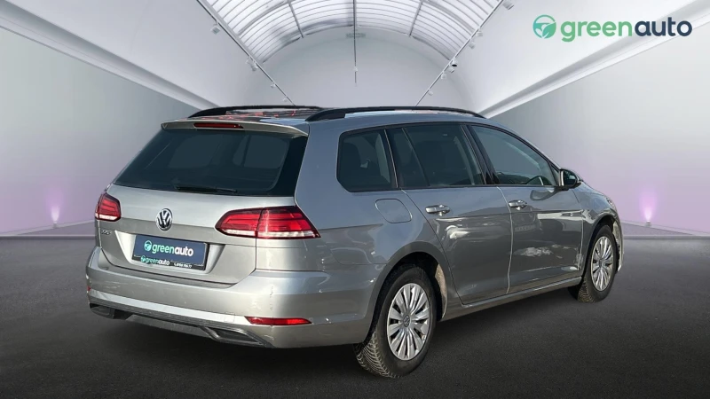 VW Golf 1.6 TDi, снимка 2 - Автомобили и джипове - 48445435